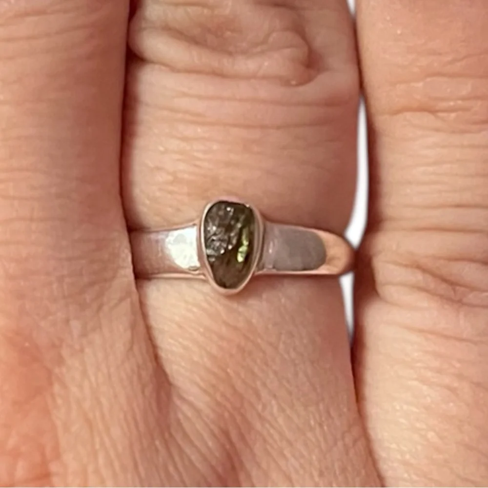 Artisan Sterling Silver Teardrop Moldavite Ring Size 6.25 - Picture 6 of 7